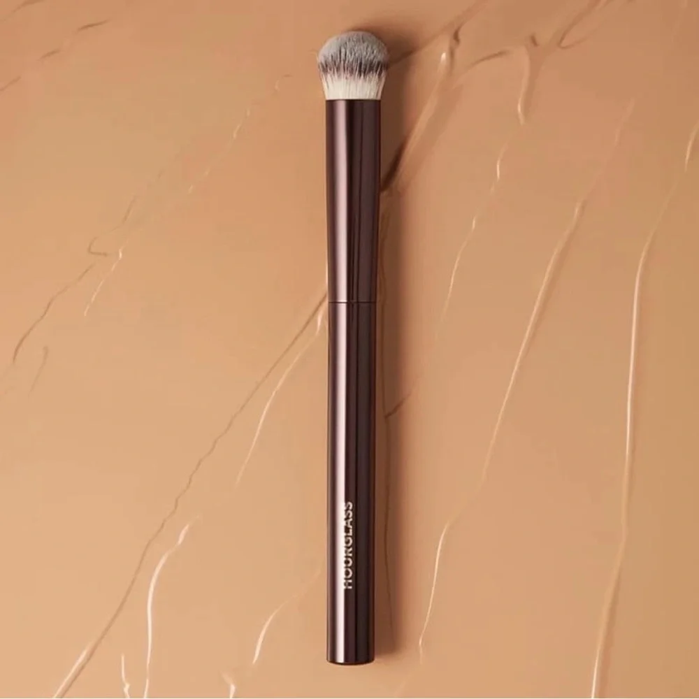 Hourglass VANISH Seamless Finish Concealer Brush NEW IN BOX - Picture 4 of 4